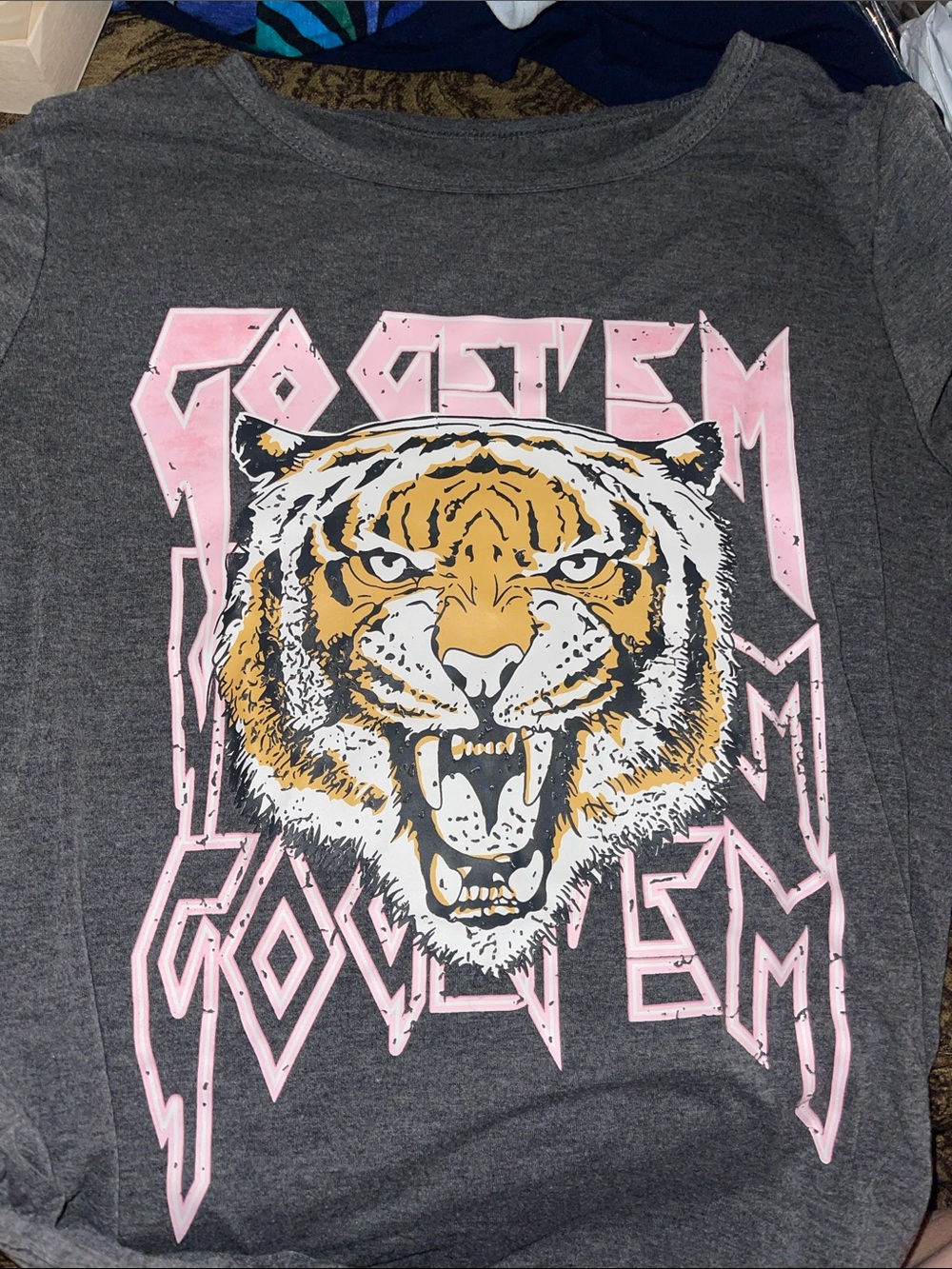 Women’s Grey Go Get Em Tiger Graphic Tee with Pink Accents